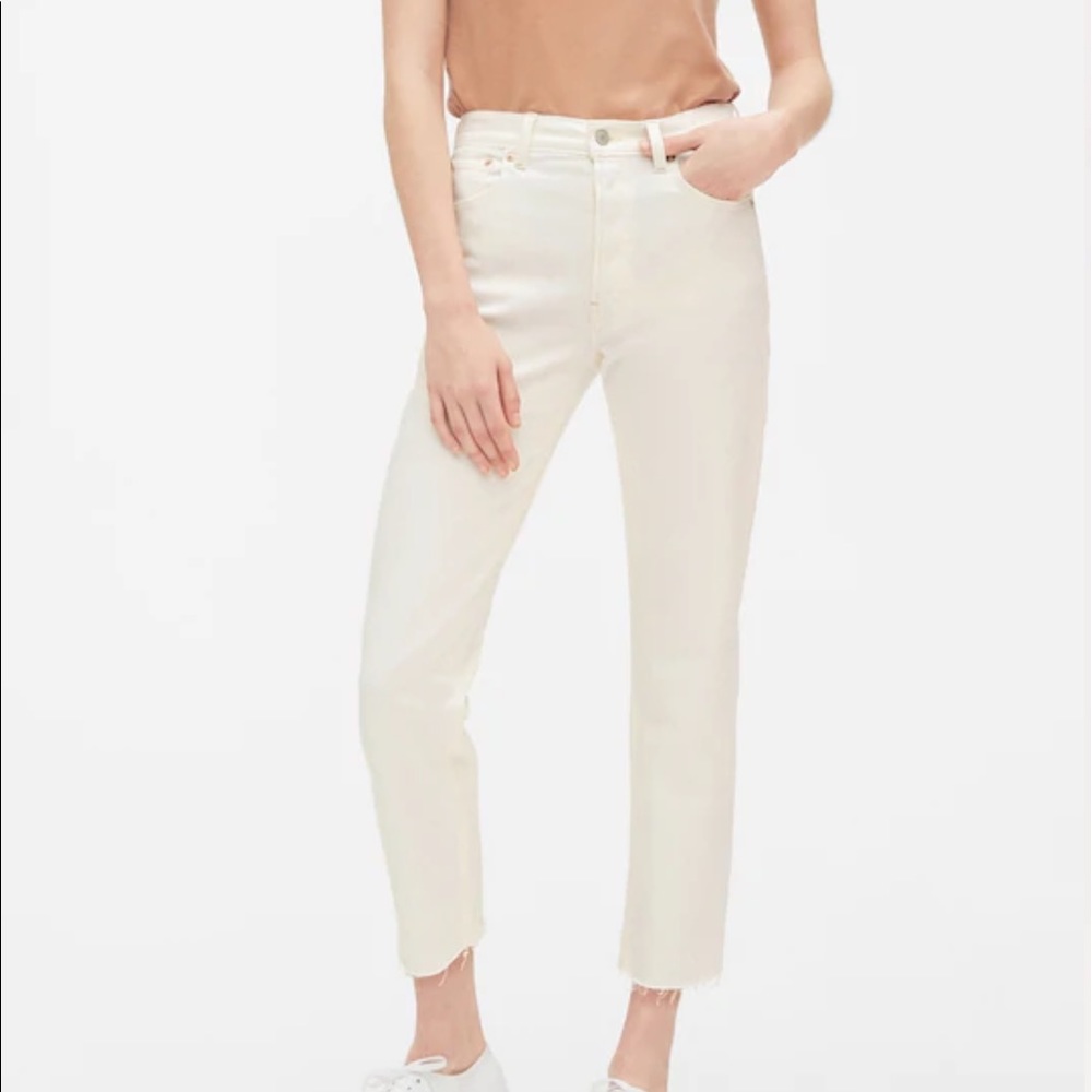High Rise Curvy Cheeky Straight Jeans with Raw Hem